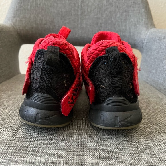 Nike Kid's LeBron Soldier 12 'University Red' Red/Black Sz 3Y AA1353-660 Sneaker - Picture 5 of 7